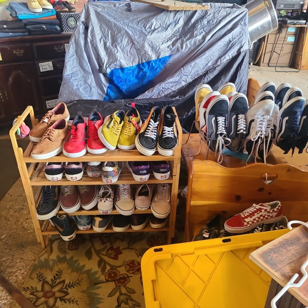 Shoes for sale . Vans , Nike,  Jordan, Gucci ..men's and children's girls